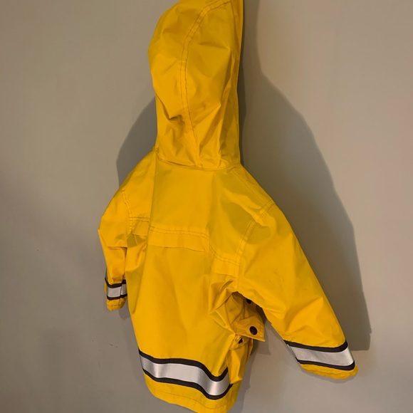 Little boys GAP raincoat!! Size 5 years! - Picture 2 of 2